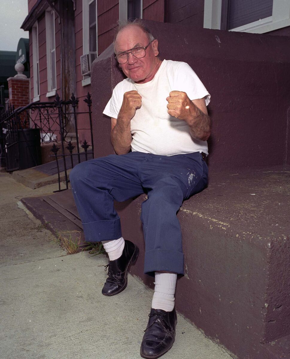 works-stoop-willimsburg neighborhood friends-12