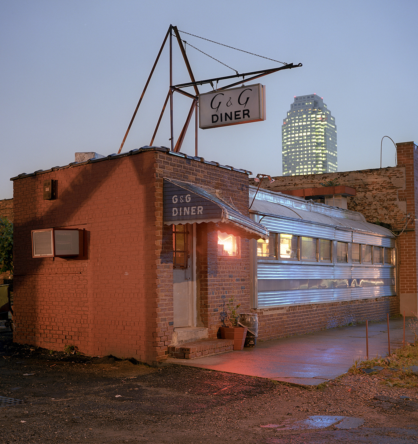 G & G Diner, Queens, night, rain